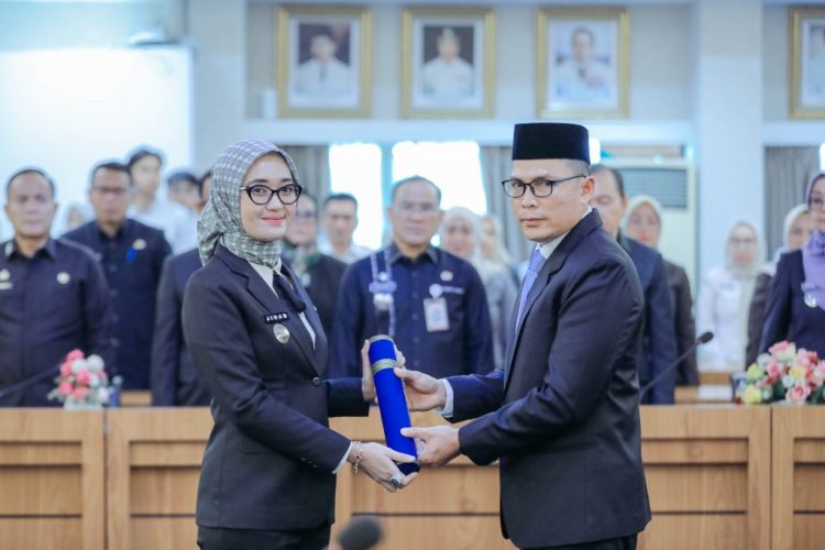 Lantik Indra Sanjaya Jadi Karo Adpim, Wagub Jihan Dorong Birokrasi Berbasis Kinerja