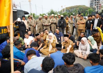 Temui Demonstran PMII, Wagub Jihan Janji Teruskan Tuntutan Mahasiswa ke Presiden Prabowo