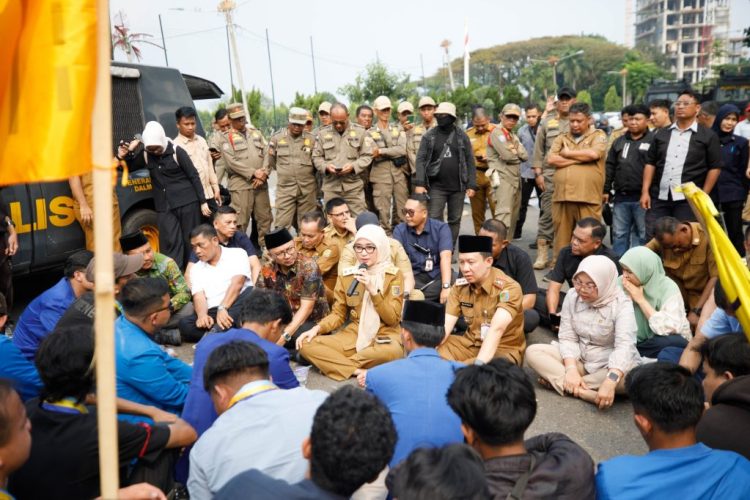 Temui Demonstran PMII, Wagub Jihan Janji Teruskan Tuntutan Mahasiswa ke Presiden Prabowo
