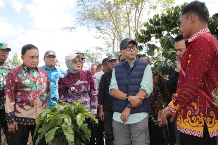 Serap Aspirasi Petani Sukau, Gubernur Mirza Siapkan Bantuan Mesin Pengolahan Kopi dan Pengering