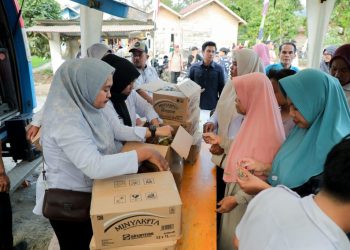 Tinjau Pasar Murah di Bandar Negeri Suoh, Gubernur Mirza Pastikan Pasokan Sembako Aman