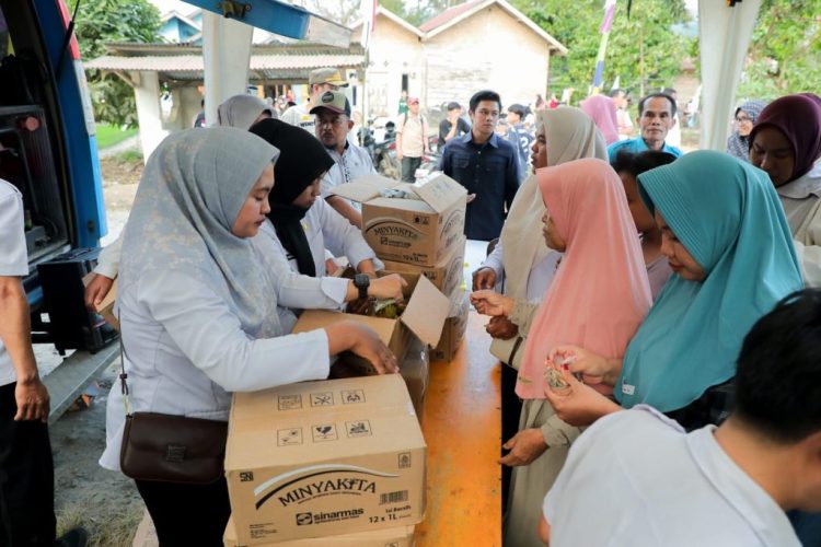 Tinjau Pasar Murah di Bandar Negeri Suoh, Gubernur Mirza Pastikan Pasokan Sembako Aman
