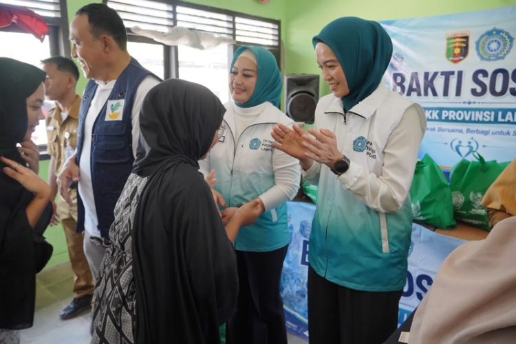 TP PKK Lampung dan Baznas Salurkan Bantuan bagi Anak Asuh PSAA Harapan Bangsa