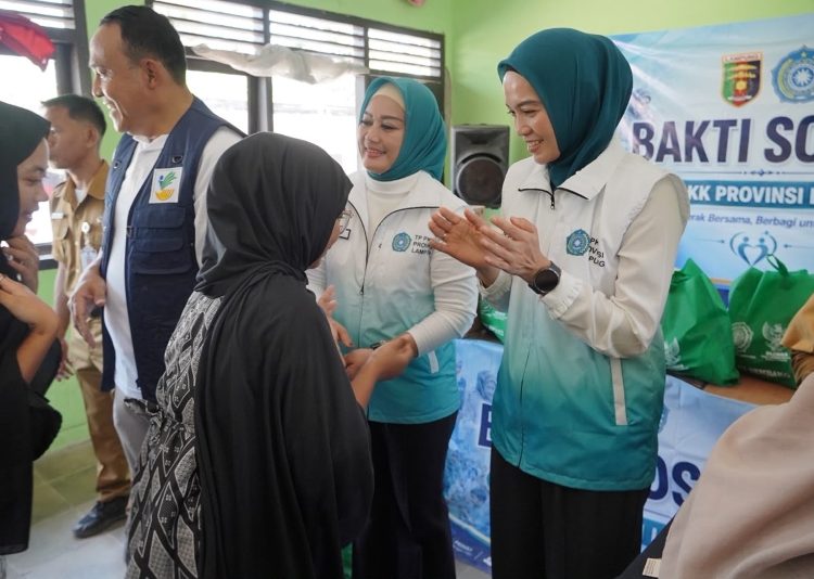 TP PKK Lampung dan Baznas Salurkan Bantuan bagi Anak Asuh PSAA Harapan Bangsa