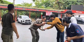 Seporsi Nasi, Sebuah Kepedulian: Taring dan Zitline Berbagi di Bandar Lampung
