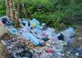 Tumpukan Sampah Menggunung di Bekas Galian Tol Karang Sari, Warga Resah