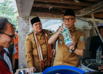 Jajal Drone Semprot Pupuk Organik di Lampung Timur, Gubernur Mirza Pacu Hasil Panen Naik 30 Persen