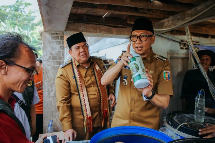 Jajal Drone Semprot Pupuk Organik di Lampung Timur, Gubernur Mirza Pacu Hasil Panen Naik 30 Persen