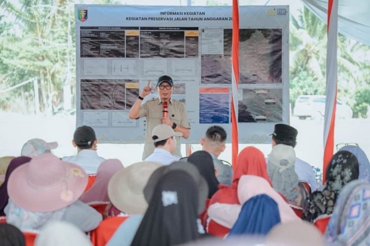 Dongkrak Nilai Jual Panen Petani, Gubernur Mirza Tinjau Proyek Jalan Ruas Suoh–SP Blok 9