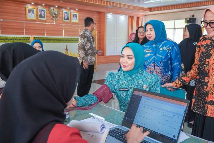 Terima Dosis Ketiga Vaksin HPV, Ketua TP PKK Batin Wulan Ajak Perempuan Cegah Kanker Serviks