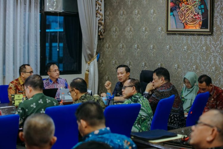 Bahas Rancangan KUA-PPAS 2027 Bareng TAPD, Sekdaprov Marindo Selaraskan Arah RPJMD