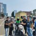 Gandeng PSSI Lampung, Sikambara Bagikan Nasi Bungkus untuk Ojol di Tugu Adipura