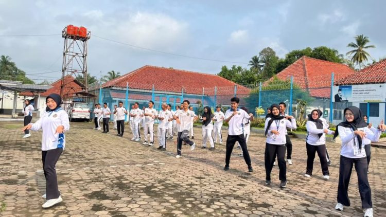 Jaga Kebugaran Fisik Petugas, Lapas Kelas IIB Kotaagung Rutinkan Senam Pagi