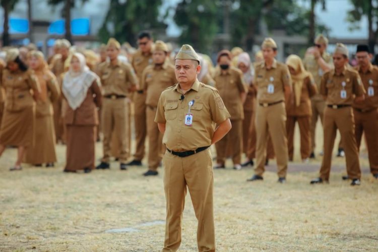 Aku Hanya Staf: Potret Jujur Kegelisahan ASN dan Jalan Keluar dari Mentalitas Birokrasi 