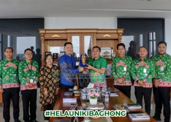 Bupati Dedi Irawan Dorong Putra-Putri Pesisir Barat Bisa Kuliah dengan Biaya Terjangkau
