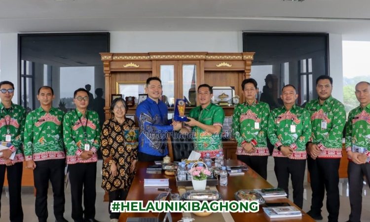 Bupati Dedi Irawan Dorong Putra-Putri Pesisir Barat Bisa Kuliah dengan Biaya Terjangkau