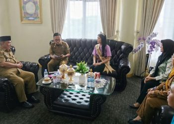 Bupati Saleh Asnawi Motivasi Haura, Bawa Identitas Batik Tanggamus ke Jakarta