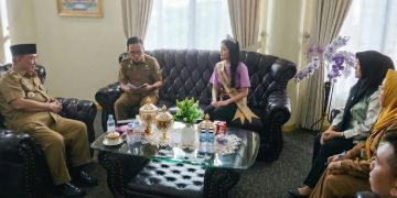 Bupati Saleh Asnawi Motivasi Haura, Bawa Identitas Batik Tanggamus ke Jakarta