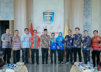 Apresiasi Desa Karang Pucung dan Kelurahan Gedung Air, Gubernur Mirza Siapkan Dukungan Penguatan Ekonomi