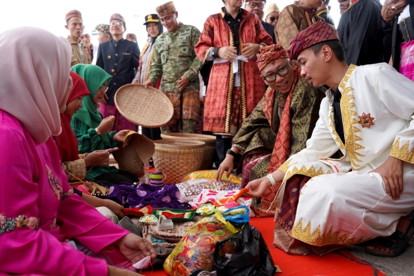 Kembangkan Wisata Budaya, Gubernur Mirza Dorong Pelestarian Adat dan Ekonomi Masyarakat